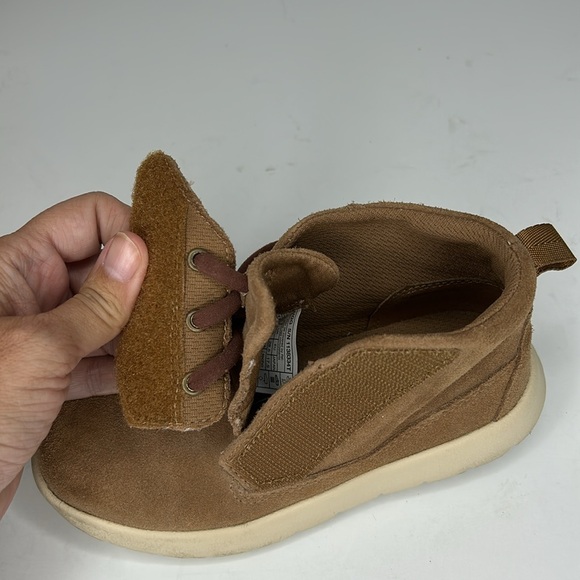 UGG Canoe Chukka Boots - Picture 11 of 14